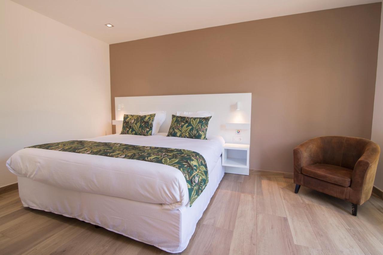 Le Clos Des Bleynoux Saint-Etienne-de-Fontbellon Luaran gambar