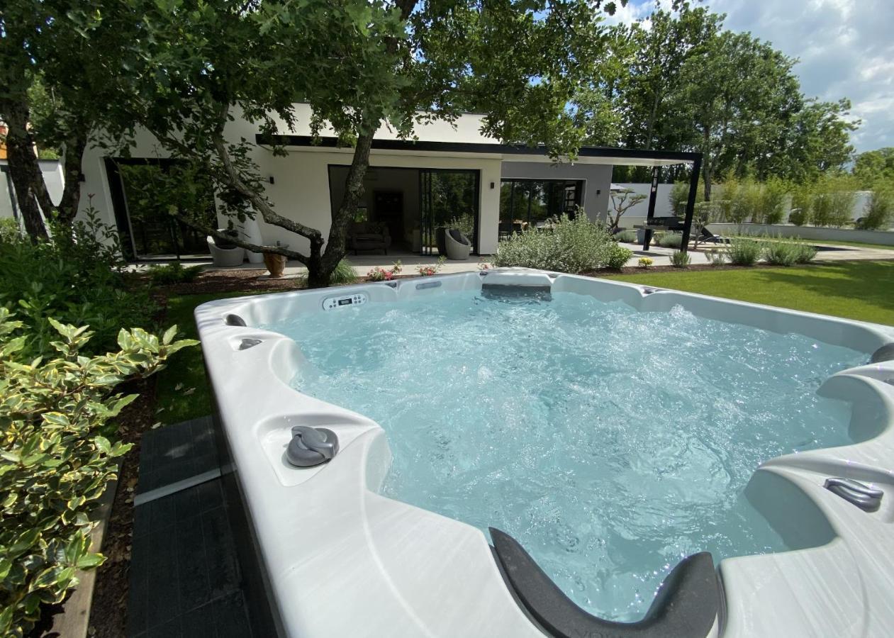Le Clos Des Bleynoux Saint-Etienne-de-Fontbellon Luaran gambar